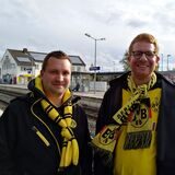 Auch BVB-Fans aus Fröndenberg – wie hier in der Vergangenheit Sebastian Schmidt (l.) und Manuel Schnieder – können wieder außerplanmäßige Halte am Signal-Iduna-Park nutzen.
