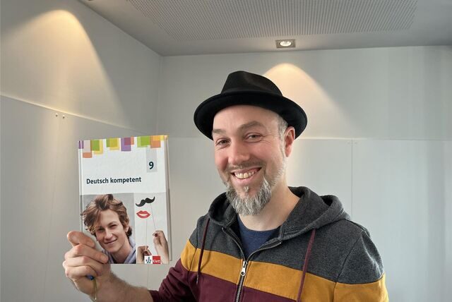 Marian Heuser alias „Peter Panisch“ ist nicht nur professioneller Poetry-Slammer, jetzt ist er auch Unterrichts-Stoff im Fach Deutsch.