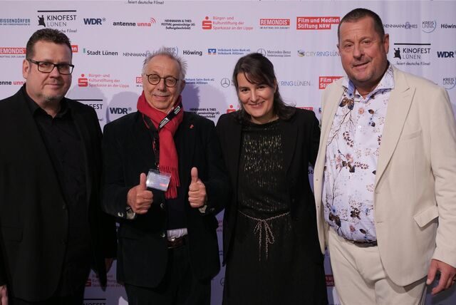 Die beiden Cineworld-Chefs und Kinofest-Veranstalter Lutz Nennmann (l.) und Meinolf Thies (r.) mit dem langjährigen Berlinale-Leiter Dieter Kosslick und der künstlerischen Leiterin des Kinofests, Sonja Hofmann, in Lünen.
