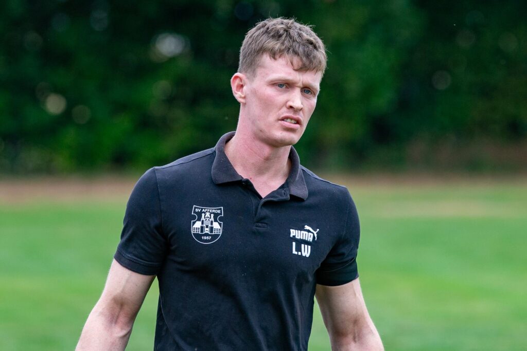 Lorenz Wagener verbrachte einen langen Sonntag am Sportplatz in Weddinghofen. Lorenz Wagener verbrachte einen langen Sonntag am Sportplatz in Weddinghofen.