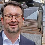 Bauamtsleiter Tim Stein gab bekannt, dass die Fugen auf dem erst 2020 neu gepflasterten Marktplatz bereits erneuert werden müssen.