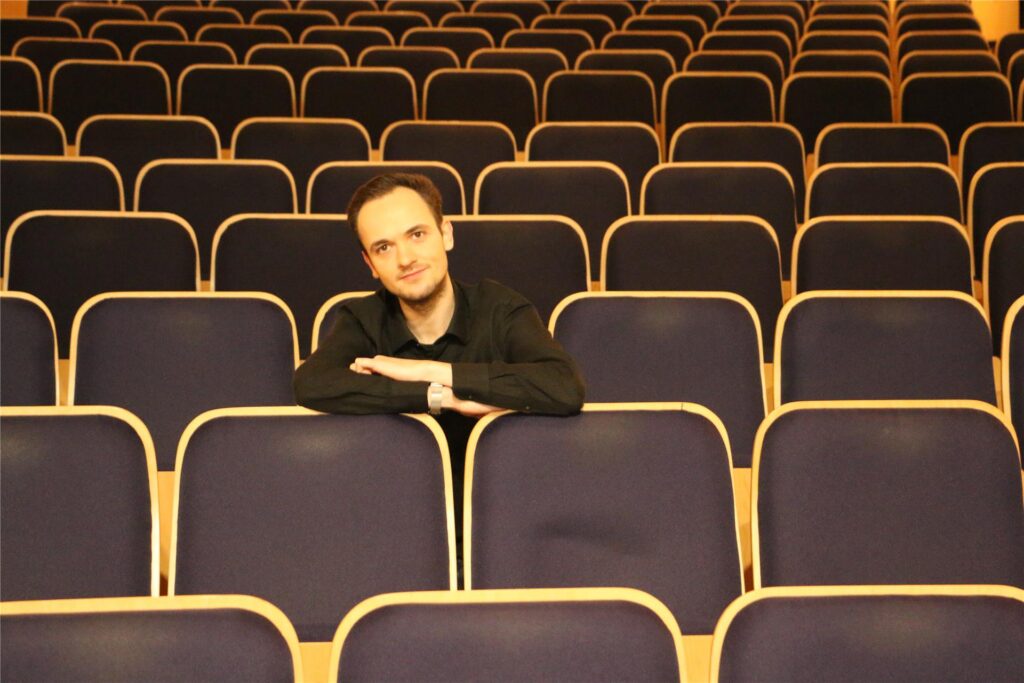 Der Musiker Robin Lindemann wird nicht allein in der Konzertaula sein, wenn am 27. Oktober Premiere ist. Weitere fünf Musical-Inszenierungen gibt es unmittelbar danach. Der Musiker Robin Lindemann wird nicht allein in der Konzertaula sein, wenn am 27. Oktober Premiere ist. Weitere fünf Musical-Inszenierungen gibt es unmittelbar danach.