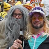 Der Kostümierungsfantasie beim Karneval in Methler waren keine Grenzen gesetzt: Steinzeitfrisuren wurden genauso gesichtet wie der berüchtigte Vokuhila-Schnitt.