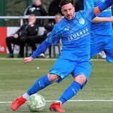 Mario Lindner tritt gegen den Ball.
