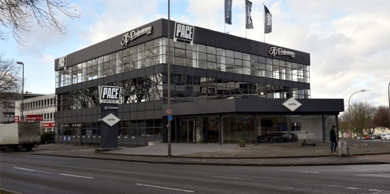 Die Stadt Dortmund hat das frühere Autohaus an der B1, das nun zum Automuseum wird, zum „Denkmal des Monats“ gekürt.