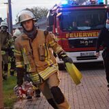 Nur eine Übung am Justizvollzugskrankenhaus: Die FWG sieht die Fröndenberger Feuerwehr künftig für den Ernstfall nicht mehr gewappnet, wenn die beschlossene Modernisierung ihrer Standorte und Ausrüstung nicht zügig umgesetzt werde.