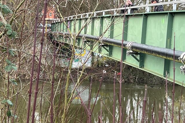 An dieser Stelle an der Lippe unterhalb der Brücke war die Granate gefunden worden.