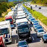 Bei jedem Stau sollte sofort eine Rettungsgasse gebildet werden – und zwar zwischen der linken und der nächst folgenden Spur. Das klappt rund um das Kamener Kreuz immer noch nicht jedes Mal reibungslos.