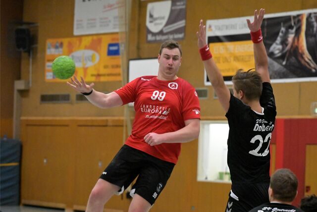 Dustin Kurschus (l.) war bester Werfer für den VfL Brambauer.