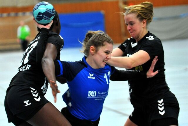 Die Handballerinnen des Lüner SV in den schwarzen Trikots hatten ihren Gegnerinnen zu wenig entgegenzusetzen.