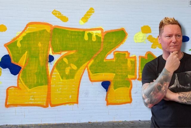 Graffiti-Künstler Ted Bartnik hat eine Theorie dazu, was die „174”, die zum Beispiel an die Wand zwischen Blumen Risse und Mode Cruse an der Marktstraße gesprüht wurde, zu bedeuten hat.