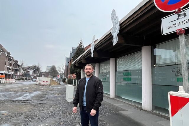 Malte Ströhlein steht dort, wo seine Kunden einmal parken konnten. Doch das ist anderthalb Jahre her.