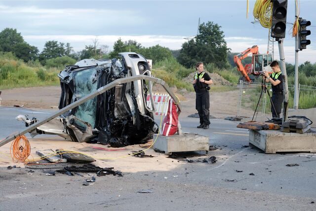 Ein Mann aus Lünen kam in der Nacht zu Sonntag (26. Juni) bei einem schweren Verkehrsunfall am Ende der B236 ums Leben. Insgesamt starben im Bereich Dortmund und Lünen vier Menschen infolgebei Verkehrsunfällen.