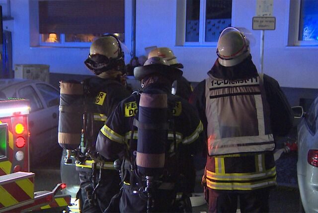 In der Nacht zu Dienstag (7.3.) stand die Wohnungstür einer jungen Dortmunderin in Flammen. Nachbarn alarmierten umgehend die Feuerwehr.