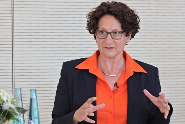 Claudia Keuchel von den Unnaer Grünen redet.