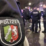Polizisten in der Dortmunder Innenstadt.