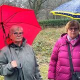 Andrea Komac und Ulrike Bööck vom Tierschutzverein Lünen sind enttäuscht, dass sie von einen auf den anderen Tag eine Hütte zur Pflege von Tieren räumen und abreißen mussten.