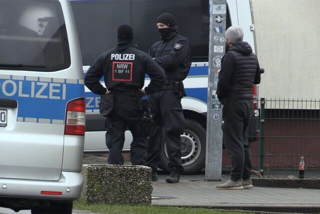 Die Polizei führte eine landesweite Razzia gegen gewaltbereite Fußballfans durch, auch in Gelsenkirchen