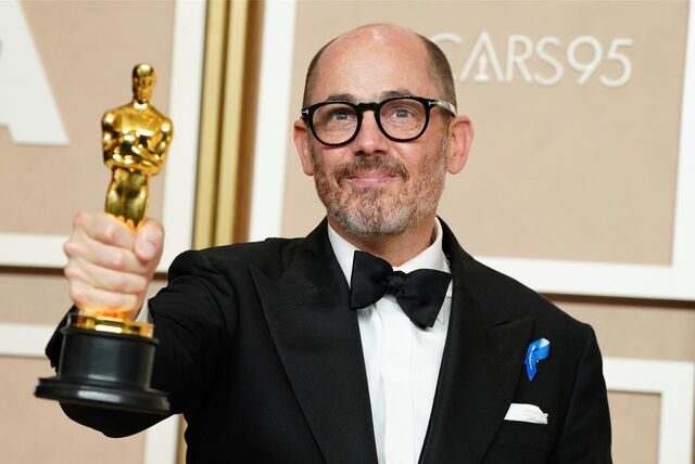 Den Oscar für den besten Internationalen Film nahm Regisseur Edward Berger in der Nacht zu Montag (13. März) entgegen. Einer seiner ersten Preise war 1998 die Lüdia.
