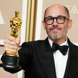 Den Oscar für den besten Internationalen Film nahm Regisseur Edward Berger in der Nacht zu Montag (13. März) entgegen. Einer seiner ersten Preise war 1998 die Lüdia.