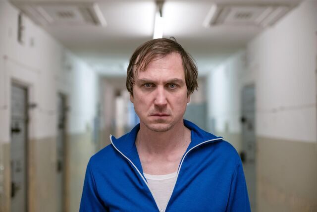 Franz Walter (Lars Eidinger) spielt die Hauptrolle in „Nahschuss“.