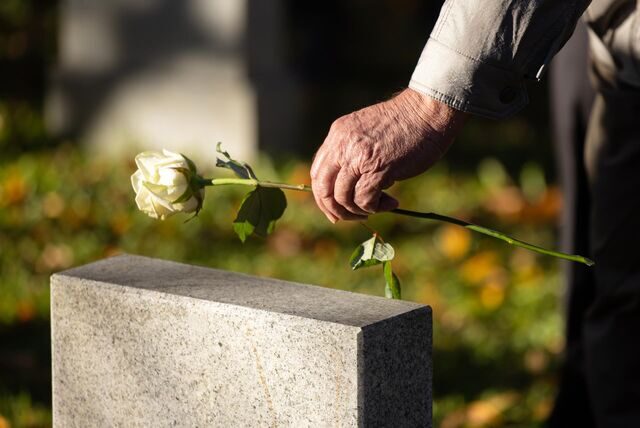 Allein bei der Friedhofsverwaltung in Unna lag die Zahl der Beisetzungen im vergangenen Jahr 2022 um 18 Prozent über dem Mittelwert der vier Vorjahre. Was die höhere Sterblichkeit verursacht hat, ist unklar.