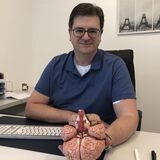 Größer, heller und barrierefrei ist die Neurologie-Praxis von Tobias Höhle. Er ist in die ehemalige Feuer-und Rettungswache an der Von-Wieck.Straße 10b gezogen.