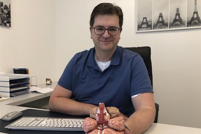 Größer, heller und barrierefrei ist die Neurologie-Praxis von Tobias Höhle. Er ist in die ehemalige Feuer-und Rettungswache an der Von-Wieck.Straße 10b gezogen.