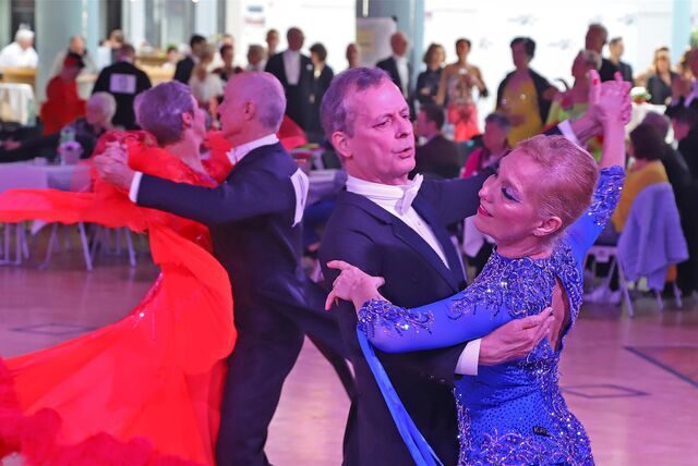 Elegante Drehungen, stilvolle Outfits und tolle Darbietungen. Bei den Deutschen Tanzmeisterschaften in der Stadthalle Kamen zeigten die Paar großen Sport.