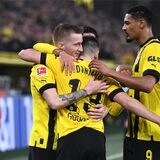 Die BVB-Spieler bejubeln einen Treffer gegen Köln.