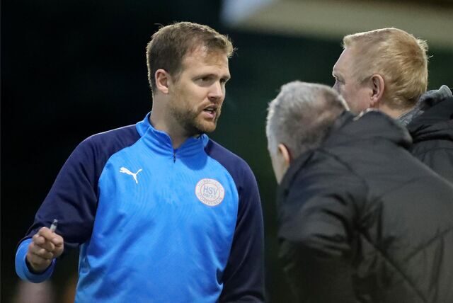 Alexander Enke spricht mit Thomas Richarz.