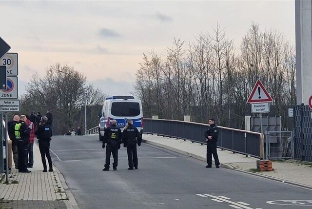 Gegen kurz vor 9 Uhr wurde die B1-Auffahrt Holzwickede von der Polizei wieder freigegeben.