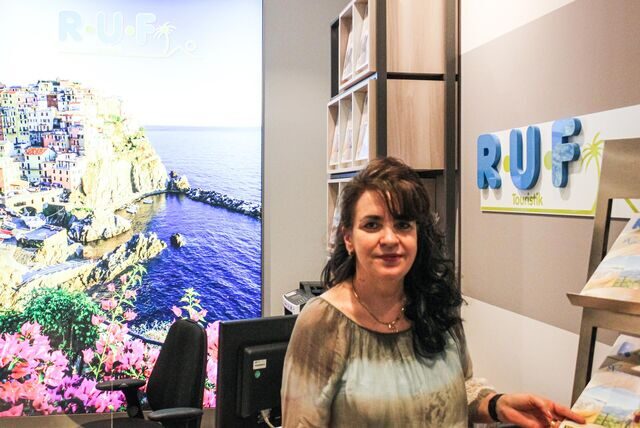 Francisca Rodriguez von R.U.F. Reisen nimmt seit Montag (13.3.) viele besorgte Anrufe entgegen.