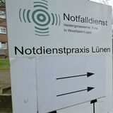 Dr. Arne Krüger, Notdienstbeauftragter und Vorsitzender des Lüner Ärztevereins, kündigt den Umzug der Notdienstpraxis aus der ehemaligen Krankenpflegeschule zurück ins Krankenhaus an.