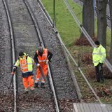Gleisarbeiter waren am Dienstag die einzigen Menschen, die an den Stadtbahnhaltestellen von DSW 21 unterwegs waren.