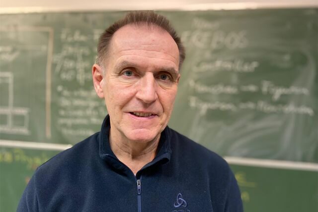 Martin Frische ist einer von rund 50 in NRW betroffenen Lehrkräften an Waldorf-Förderschulen. Wenn das Schulministerium keine Unterrichtsgenehmigung erteilt, muss er am Ende des Schuljahres die Dortmunder Georgschule verlassen.
