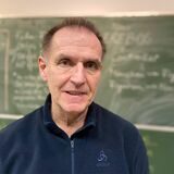 Martin Frische ist einer von rund 50 in NRW betroffenen Lehrkräften an Waldorf-Förderschulen. Wenn das Schulministerium keine Unterrichtsgenehmigung erteilt, muss er am Ende des Schuljahres die Dortmunder Georgschule verlassen.