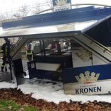 Kommt nun zu keiner Party mehr: Dieser Bierwagen brannte während des Transports in Dortmund aus.