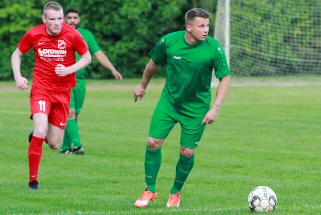Dominik Herrmann (am Ball) war beim Sieg gegen Bockum-Hövel II nicht mehr Kapitän des SV Stockum.