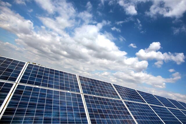 Durch eine Energiegenossenschaft sollen sich auch Bürger ohne Grundstück in der die Energiewende investieren können. (Symbolbild)
