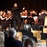 Das A-Orchester des Bachkreises spielt auf dem Fördervereinsfest.