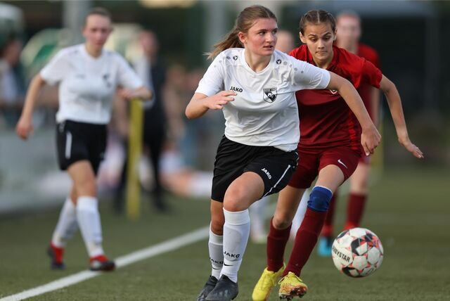 Jule Kieslich (am Ball) hatte gegen Rot-Weiß Ahlen den Ausgleich auf dem Fuß.