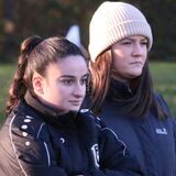 Unnas U17-Trainerin Tabea Steinig (l.).
