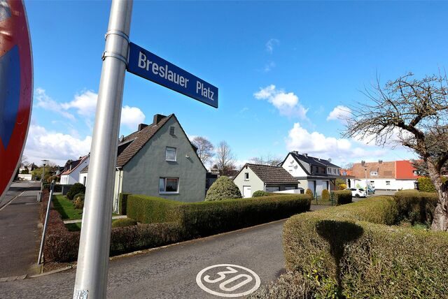 Zwangsversteigerungen von Wohnungen sind relativ selten. Nun hat das Amtsgericht ein Objekt vom Breslauer Platz ausgeschrieben – hier ein Blick in die Straße.