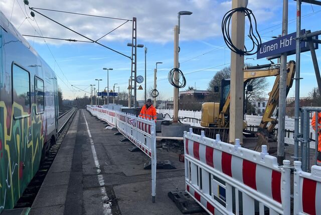 Auf dem hinteren Bahnsteig am Lüner Hauptbahnhof ist bereits alles auf die bald startenden Bauarbeiten ausgerichtet.
