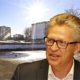 Bürgermeister Bernd Schäfer und die Trümmer des ehemaligen Einkaufszentrums Turmarkaden.
