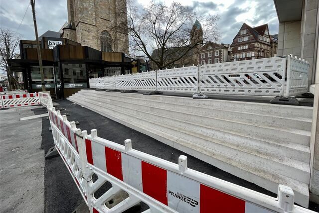 Die neue Treppe zwischen Reinoldikirche und Peek & Cloppeburg: Die Stadt hat die Anlage jetzt abgesperrt.