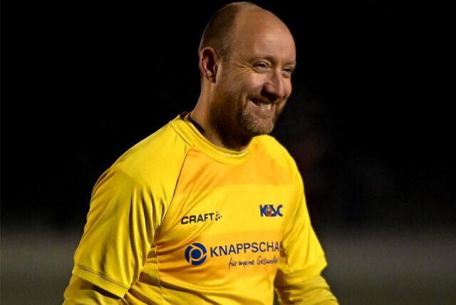 Routinier Carsten Schrader war der spielentscheidende Mann. Der KSC-Keeper machte mit seinen Paraden den knappen Sieg gegen Weddinghofen perfekt.