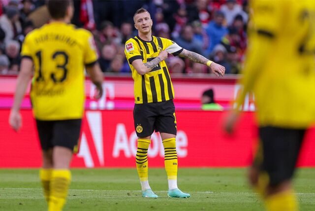 Marco Reus schaut zur Seite.
