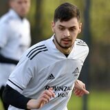 Marcel Salmen vom VfB Lünen am Ball.